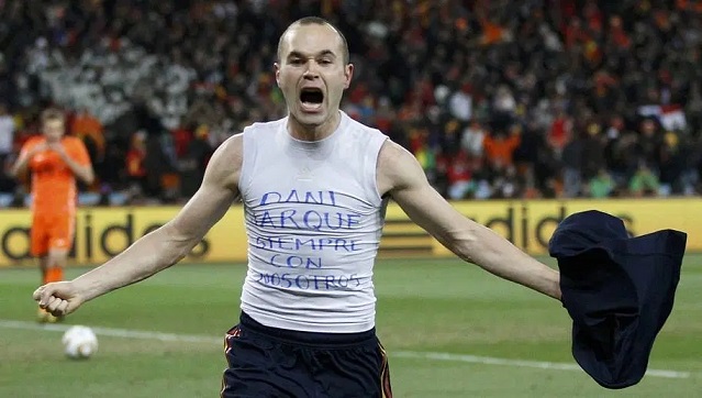 Iconic Football Moments Iniesta Dedicates The World Cup to Dani Jarque