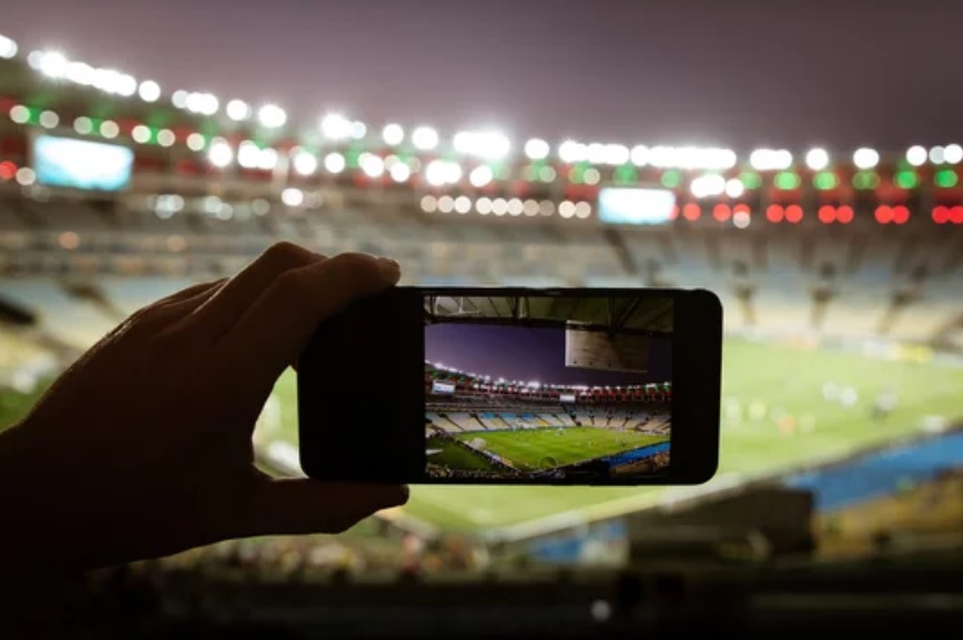 تأثير مواقع التواصل الاجتماعي على كرة القدم