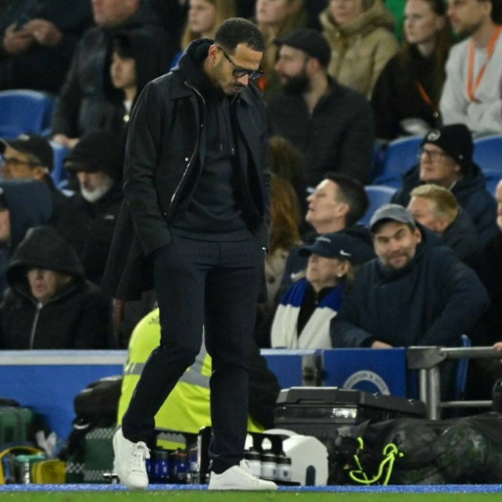 Liam Rosenior sacked as Chelsea manager