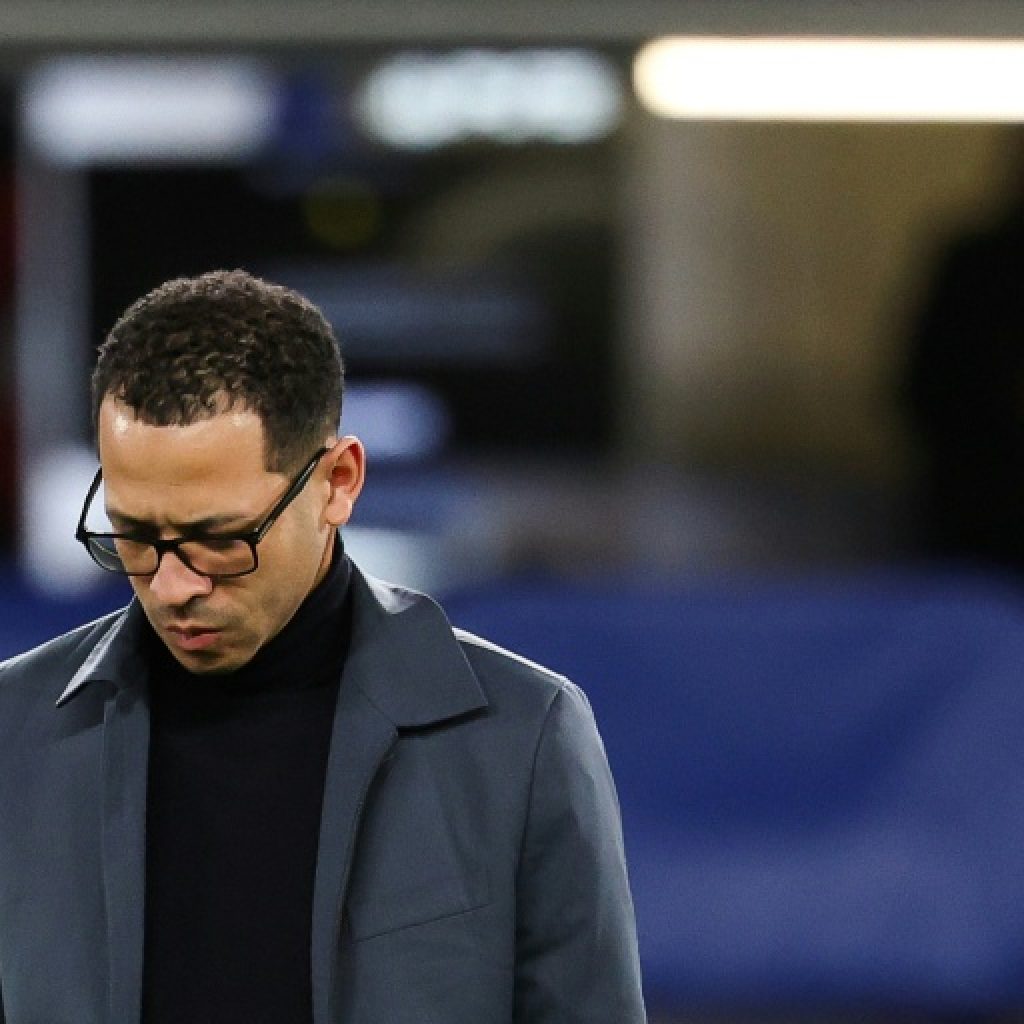 Chelsea sack Rosenior after worst run since 1912